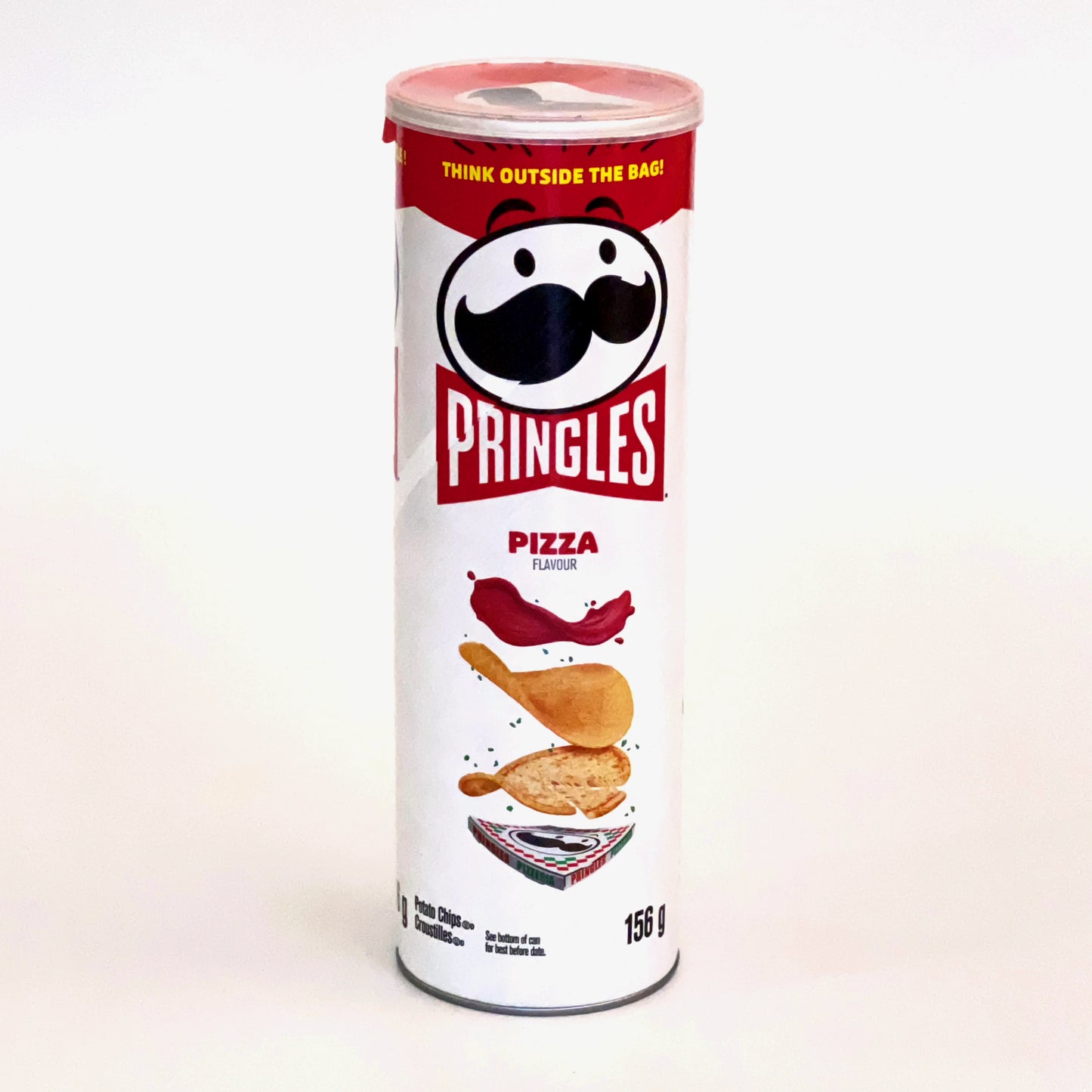 Stapelchips mit Pizzageschmack von der Marke Pringles